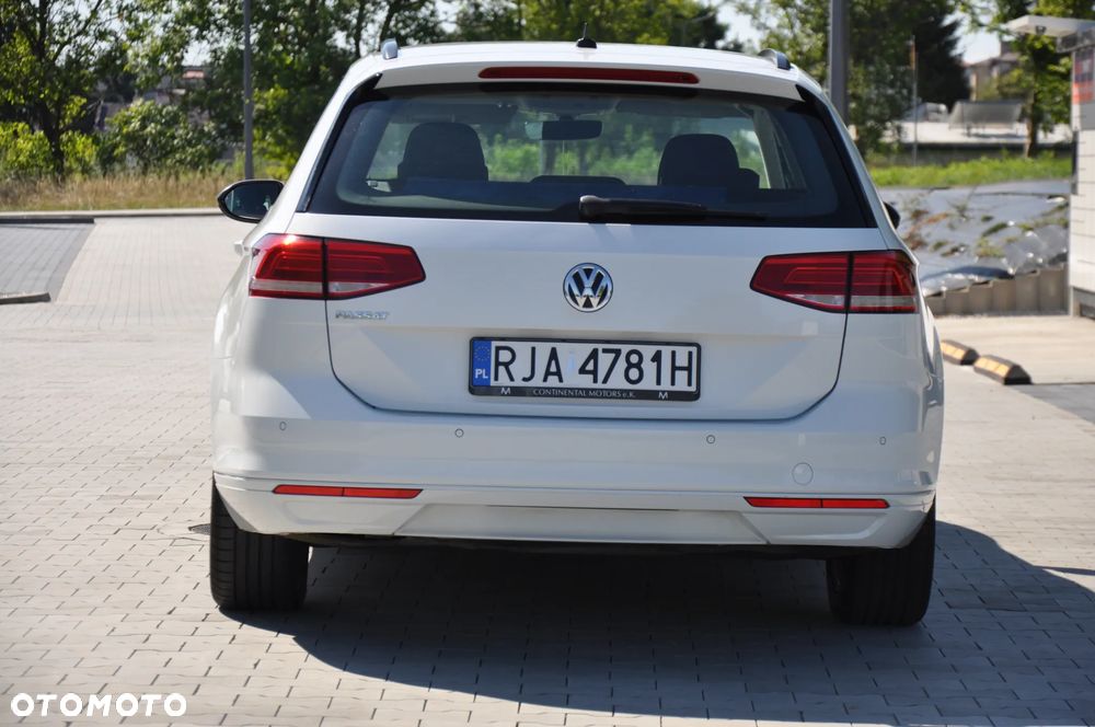 Volkswagen Passat 2.0 TDI SCR Comfortline - 6