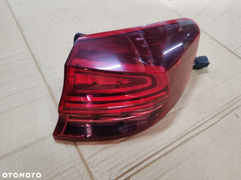 Lampa prawa tył tylna 92402j7150 kombi Kia Ceed III 18-