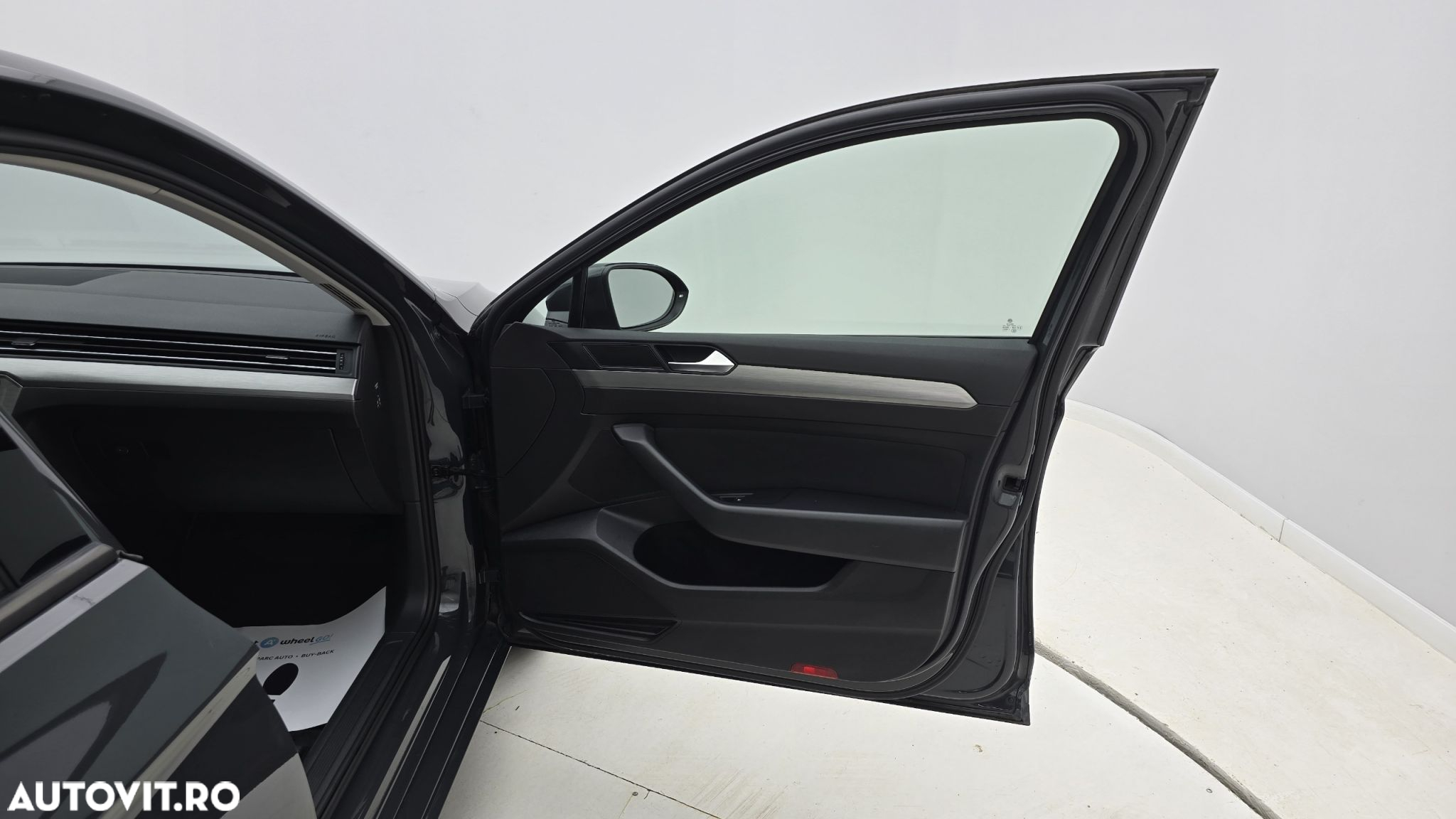 Volkswagen Passat 2.0 TDI DSG Advance - 18