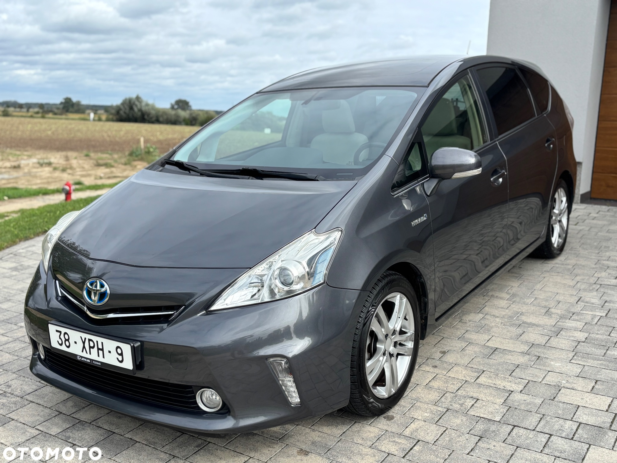 Toyota Prius+ (Hybrid) Life - 4
