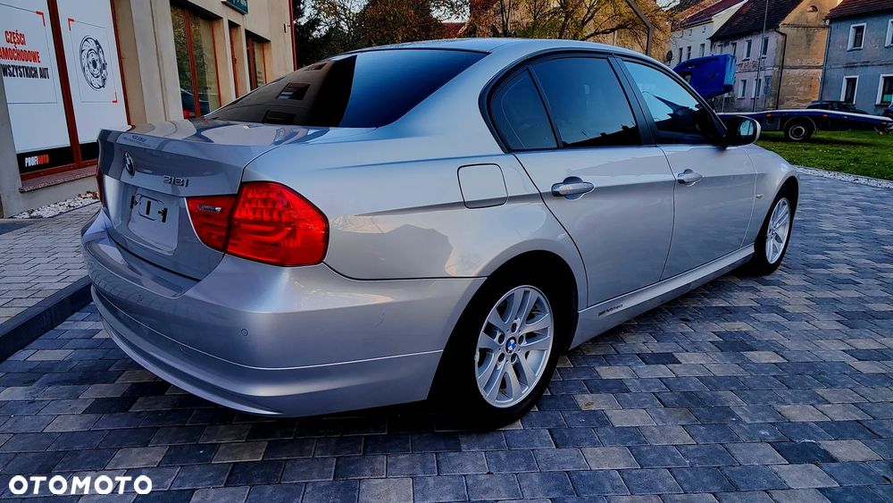 BMW Seria 3 318i - 4