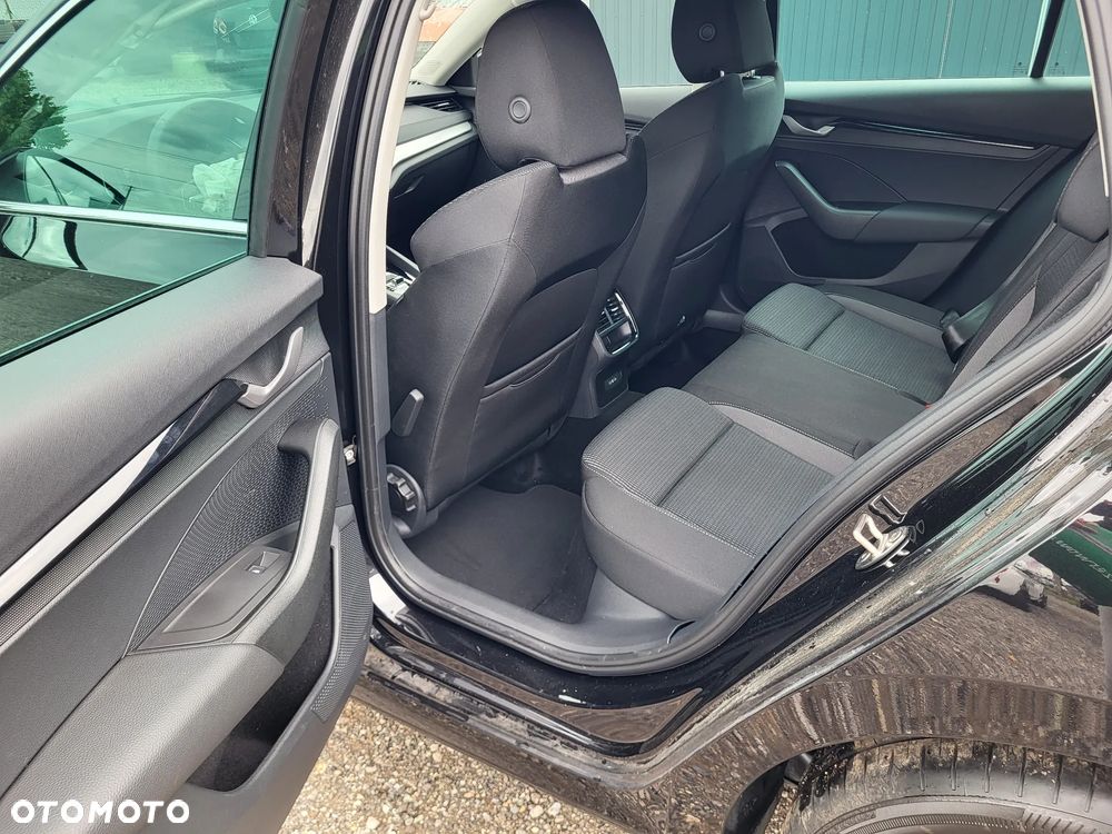 Skoda Octavia 1.5 TSI mHEV DSG Selection - 13