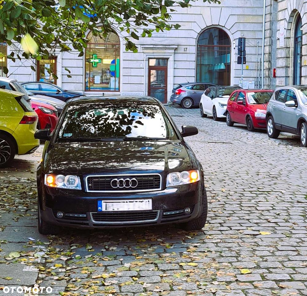 Audi A4 Limousine - 1