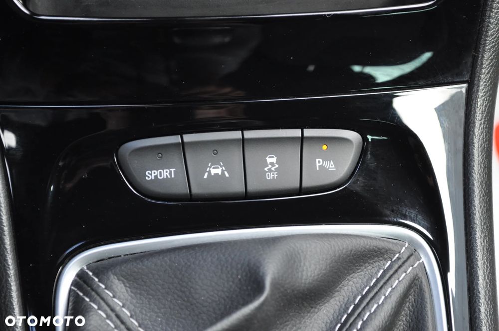 Opel Astra 1.4 Turbo Dynamic - 32