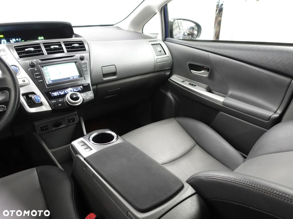 Toyota Prius (Hybrid) - 34