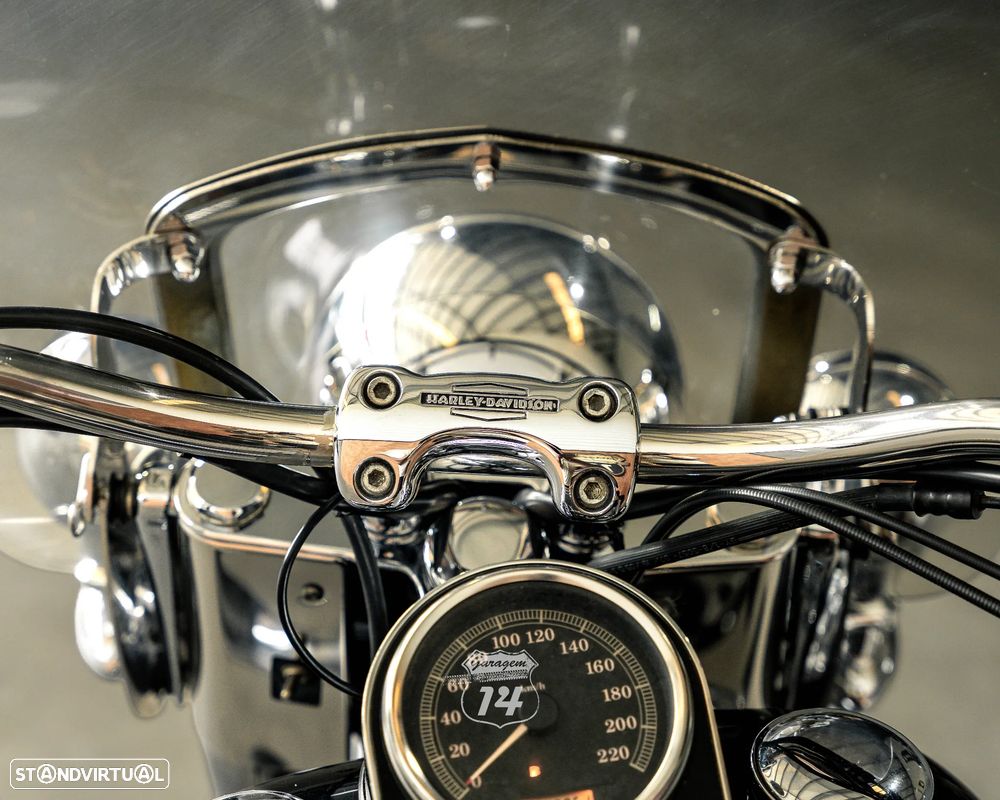 Harley-Davidson FLST Softail Deluxe - 7