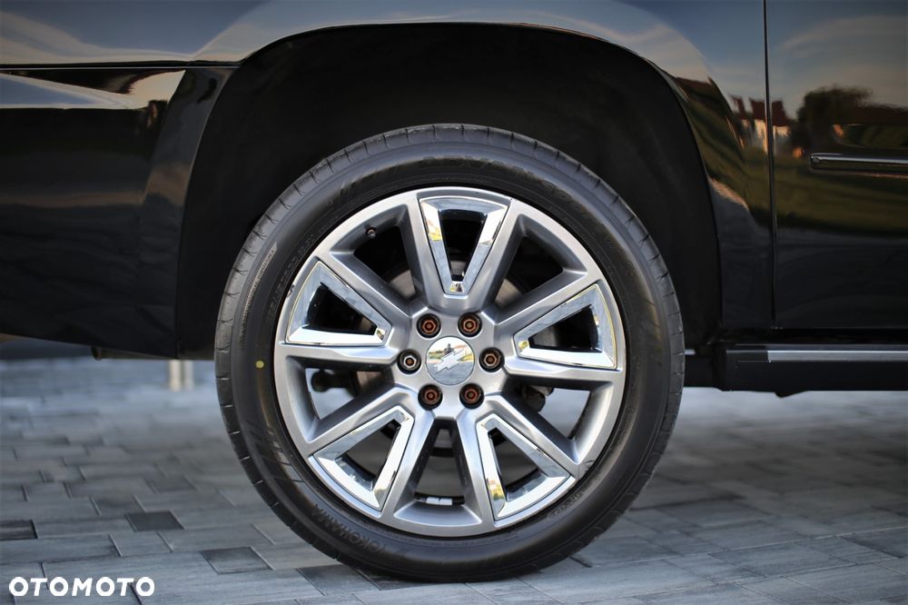 Chevrolet Suburban - 12