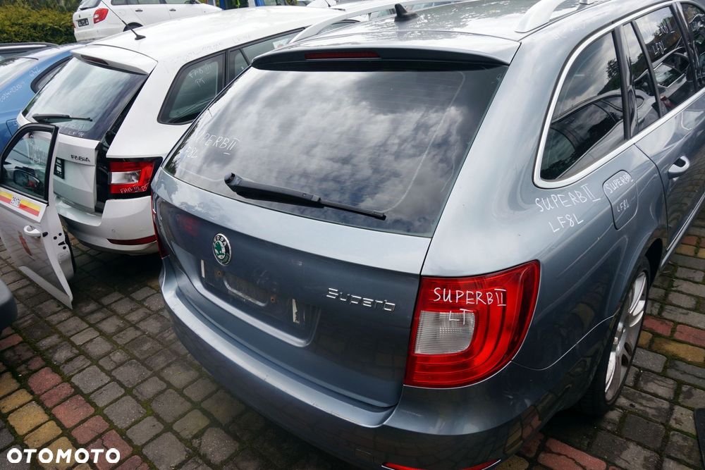 KLAPA BAGAŻNIKA TYLNA SUPERB II 3T KOMBI LF8L  SREBRNY SKODA 2008-2013 - 2