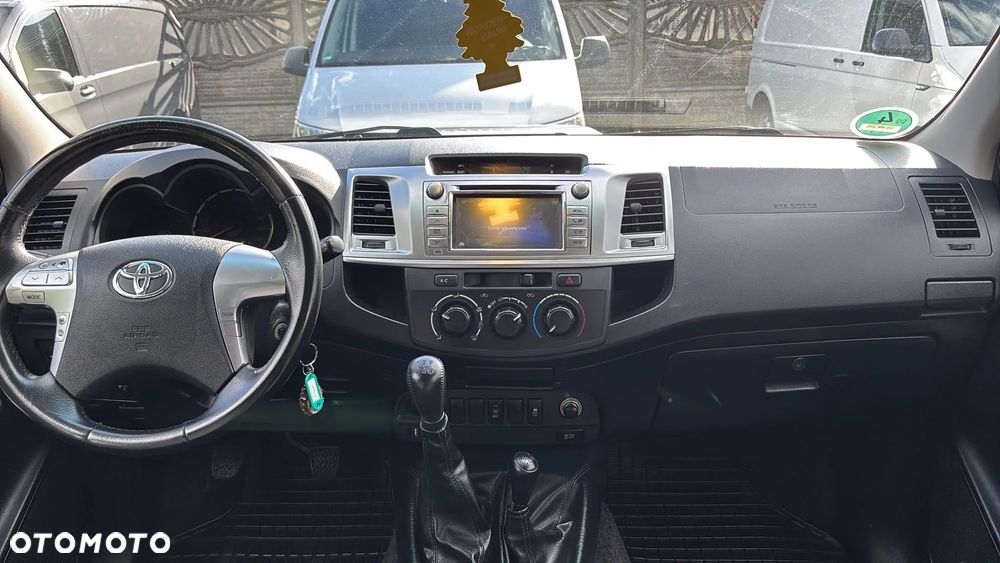 Toyota Hilux 4x4 Double Cab Life - 21