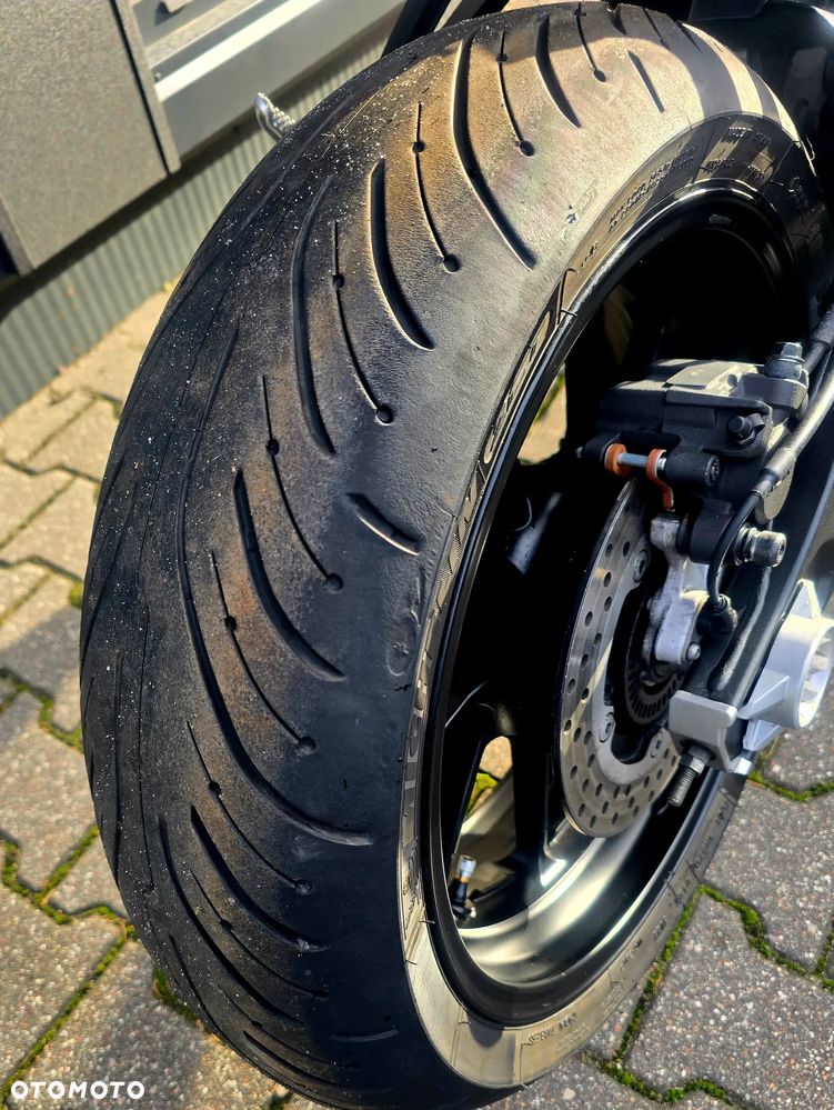 Yamaha MT - 16
