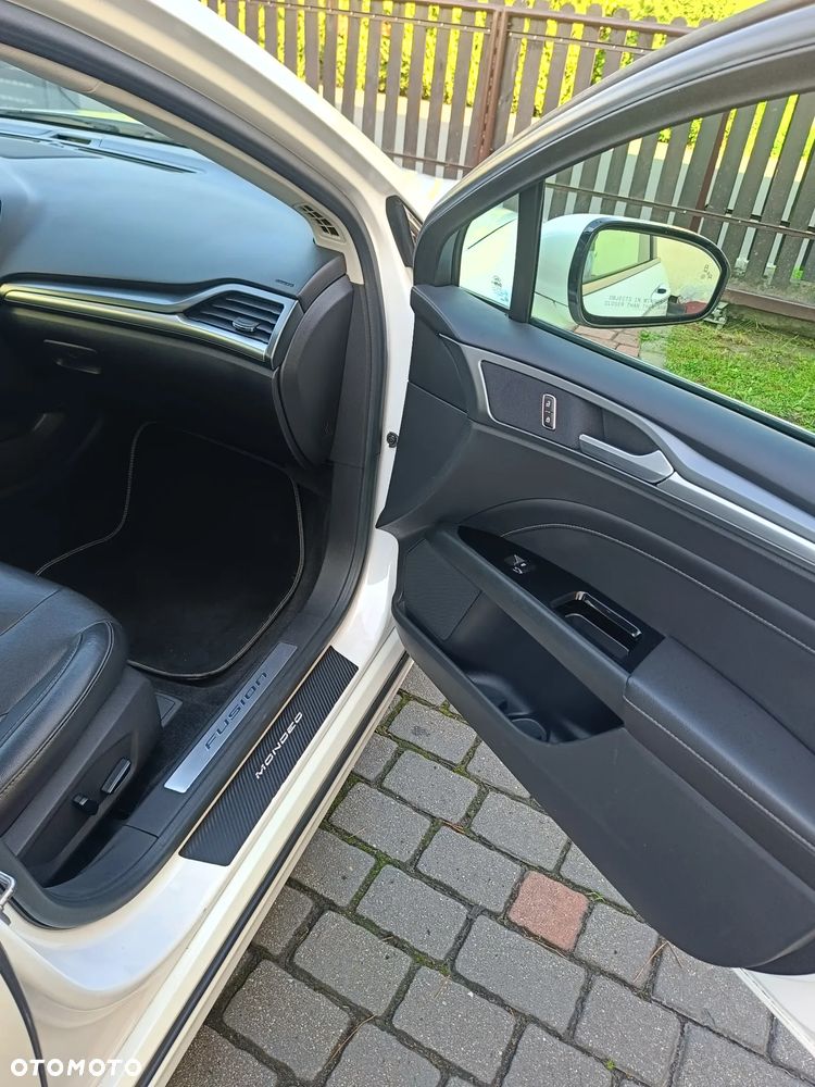 Ford Fusion - 22