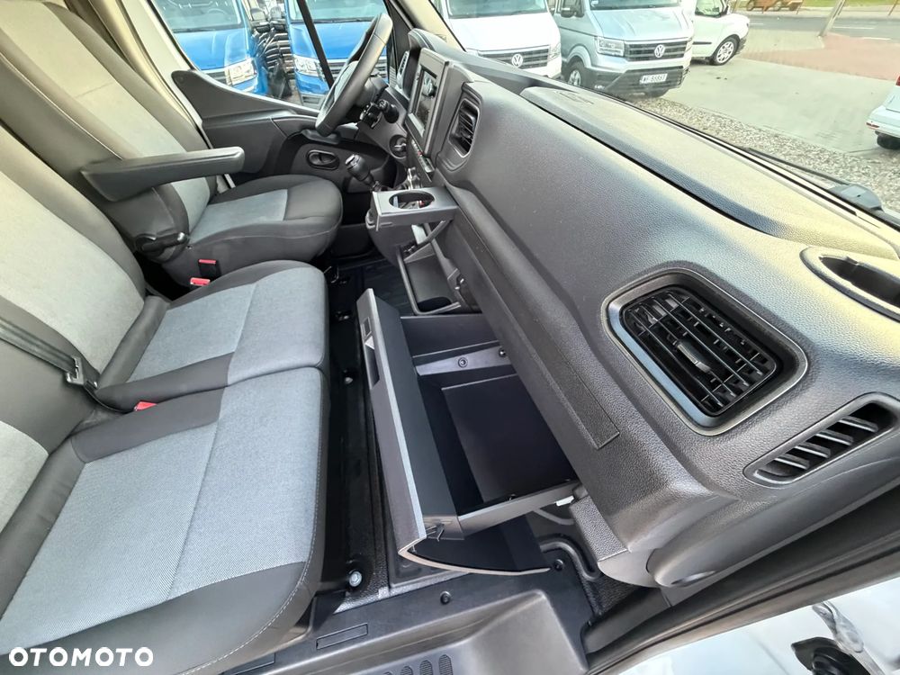 Renault MASTER L3H2 MAXI WZMOCNIONY Zawieszenie poduszki pneumatyczne! MOCNY SILNIK 2.3DCI Rozrząd na ŁAŃCUCHU, Pełna zabudowa paki, Zawiasy drzwi tył 270' DMC3.5t Duża ładowność 1228Kg, HAK 2.5t, Homologacja VAT-1, Parktroniki, Minibar, Stolik EasyLife, Lustro WideView, Oświetlenie LED, Nawigacja, Tempomat, Halogeny, Pakiet Chrom Design, Szare wnętrze, Pełen SERWIS ASO RENAULT!! - 38