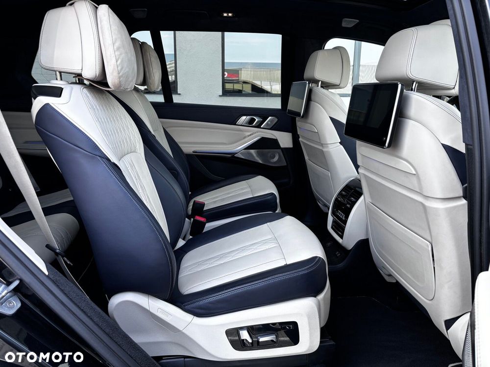 BMW X7 M50d sport - 17