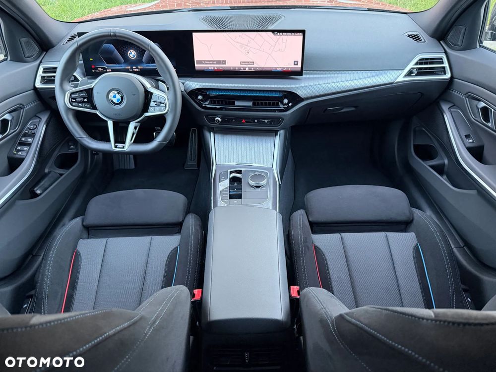 BMW Seria 3 330i xDrive M Sport - 24