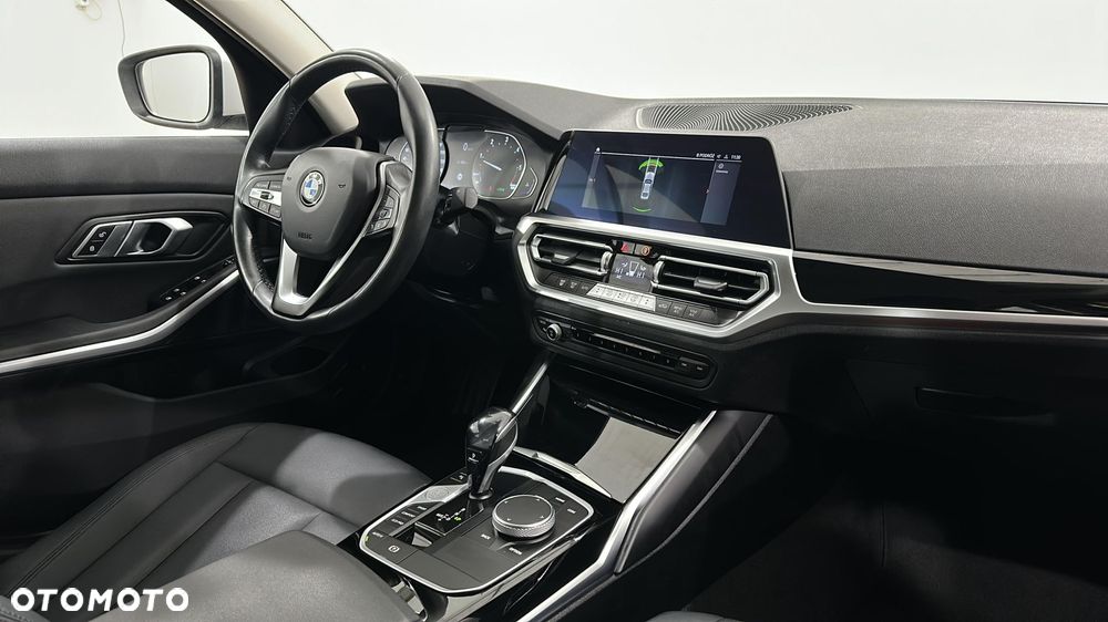 BMW Seria 3 318d - 15