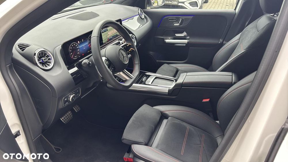 Mercedes-Benz GLA - 10