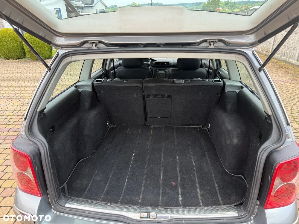 Volkswagen Passat 1.9 TDI Basis Tiptr - 8