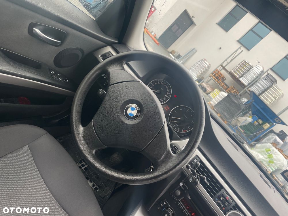 BMW Seria 3 318i - 8