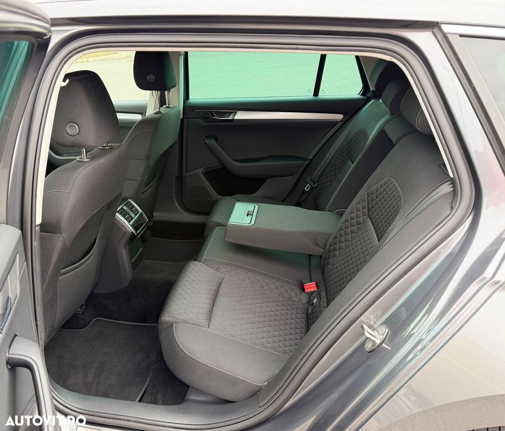 Skoda Superb 2.0 TDI DSG Premium Edition - 9