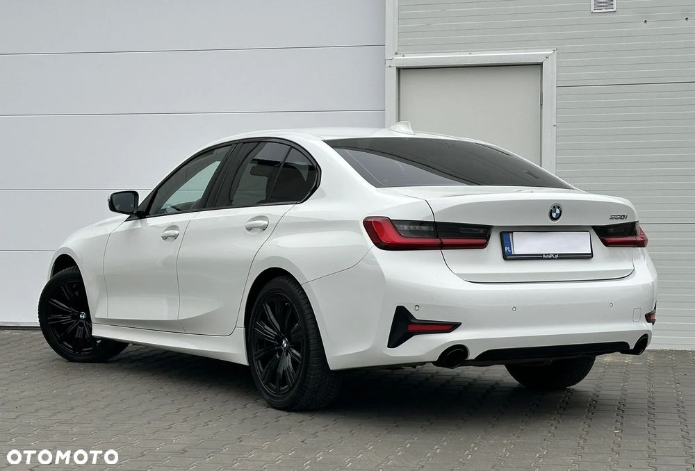 BMW Seria 3 330i Sport - 12