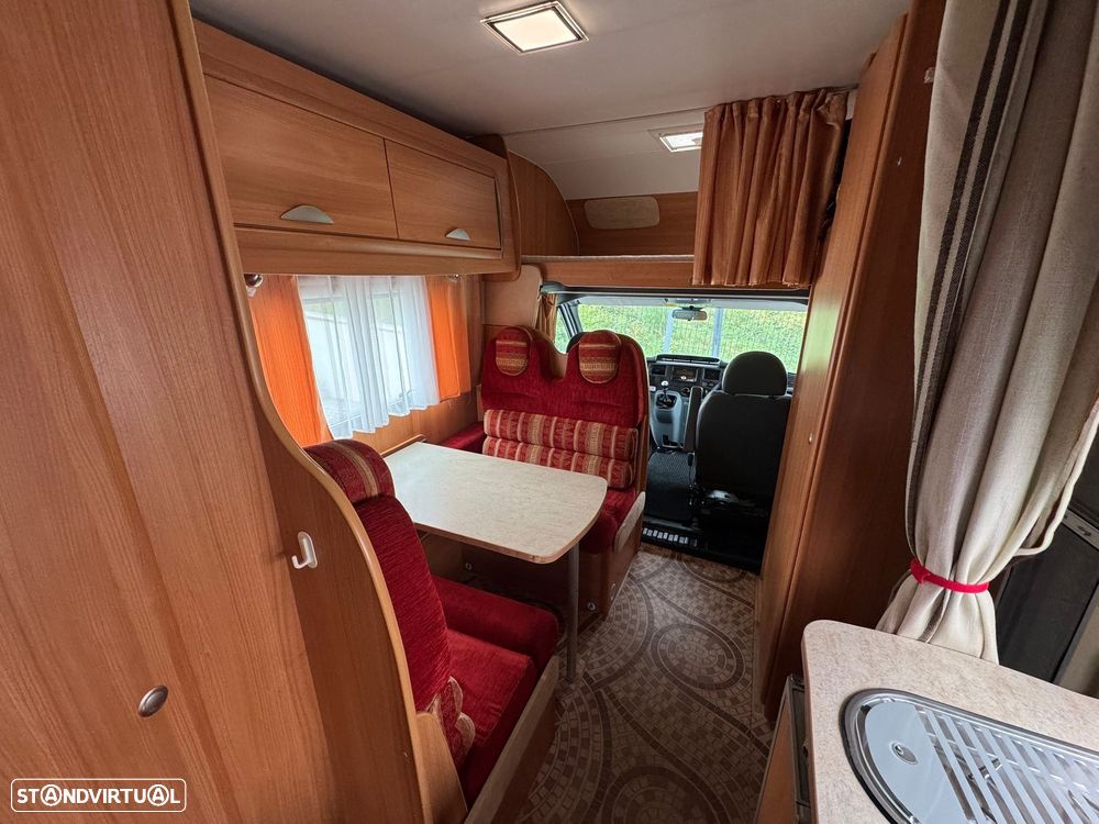 Ford Trigano Genesis 33 M08 - 12