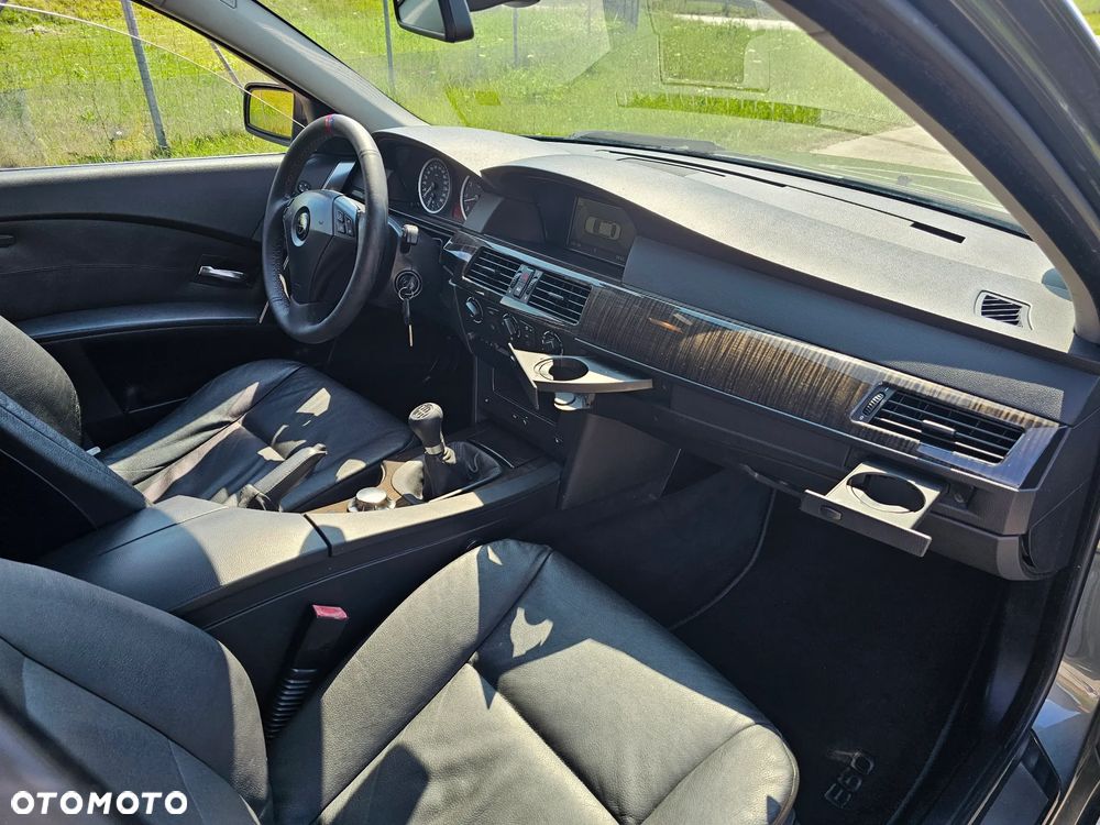 BMW Seria 5 520i - 29