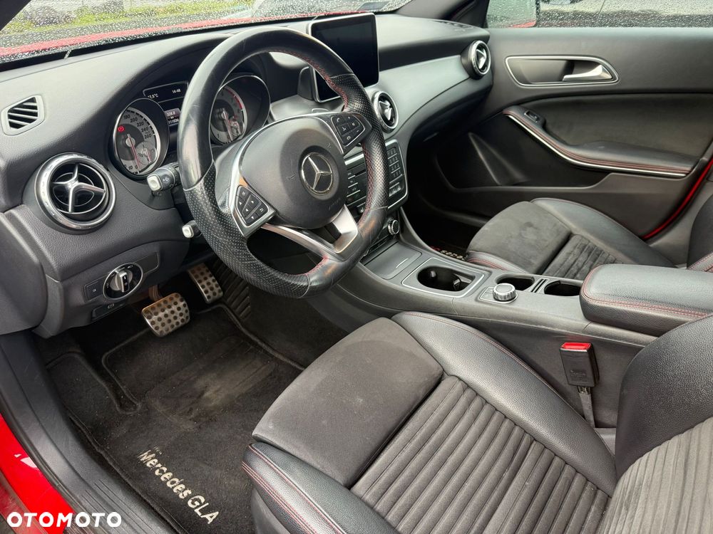 Mercedes-Benz GLA - 12