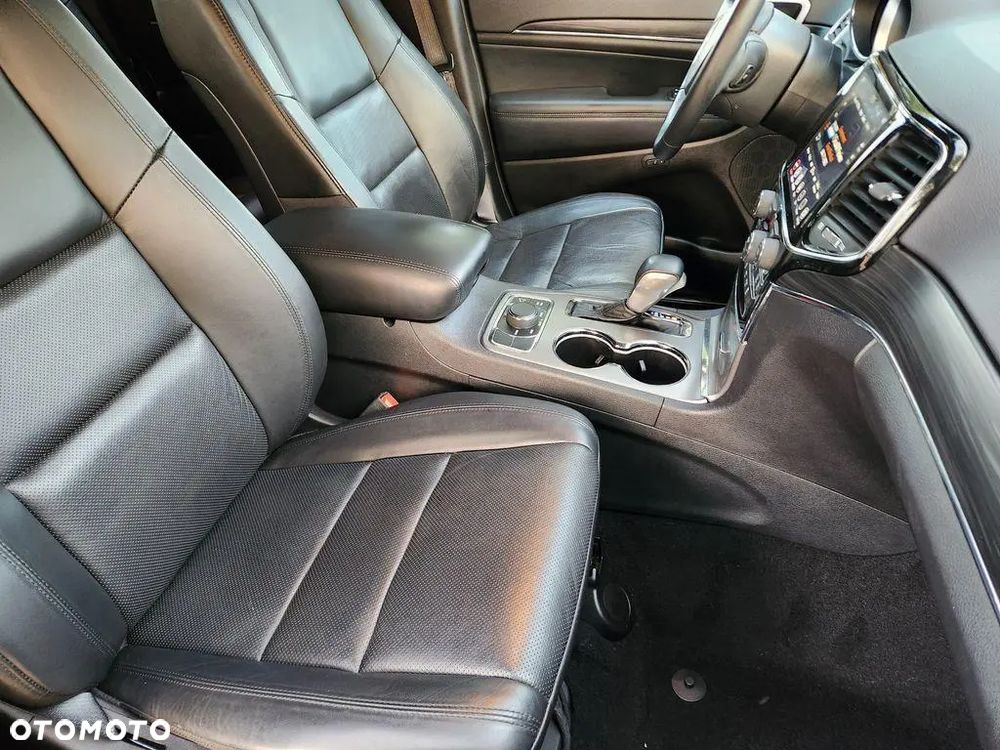 Jeep Grand Cherokee - 14