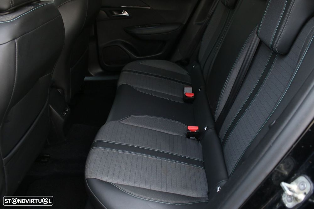 Peugeot 2008 1.5 BlueHDi Allure EAT8 - 37