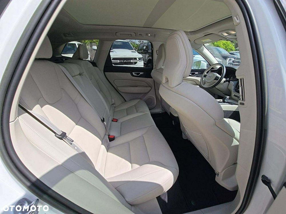 Volvo XC 60 B5 B AWD Plus Bright - 9