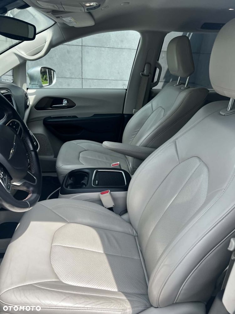 Chrysler Pacifica - 7
