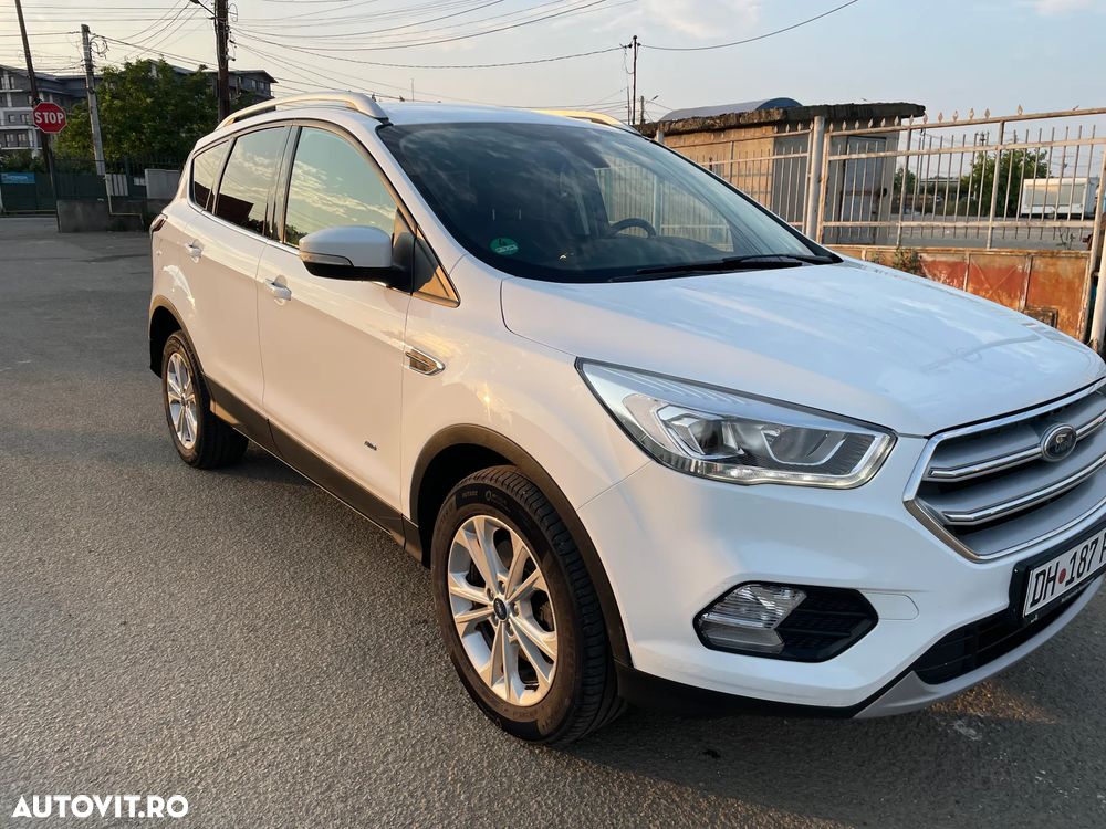 Ford Kuga 2.0 TDCi 4x4 Aut. Titanium - 2