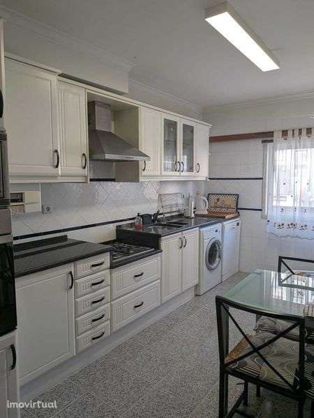 T2- Queluz Belas - próximo da estação - Grande imagem: 4/11