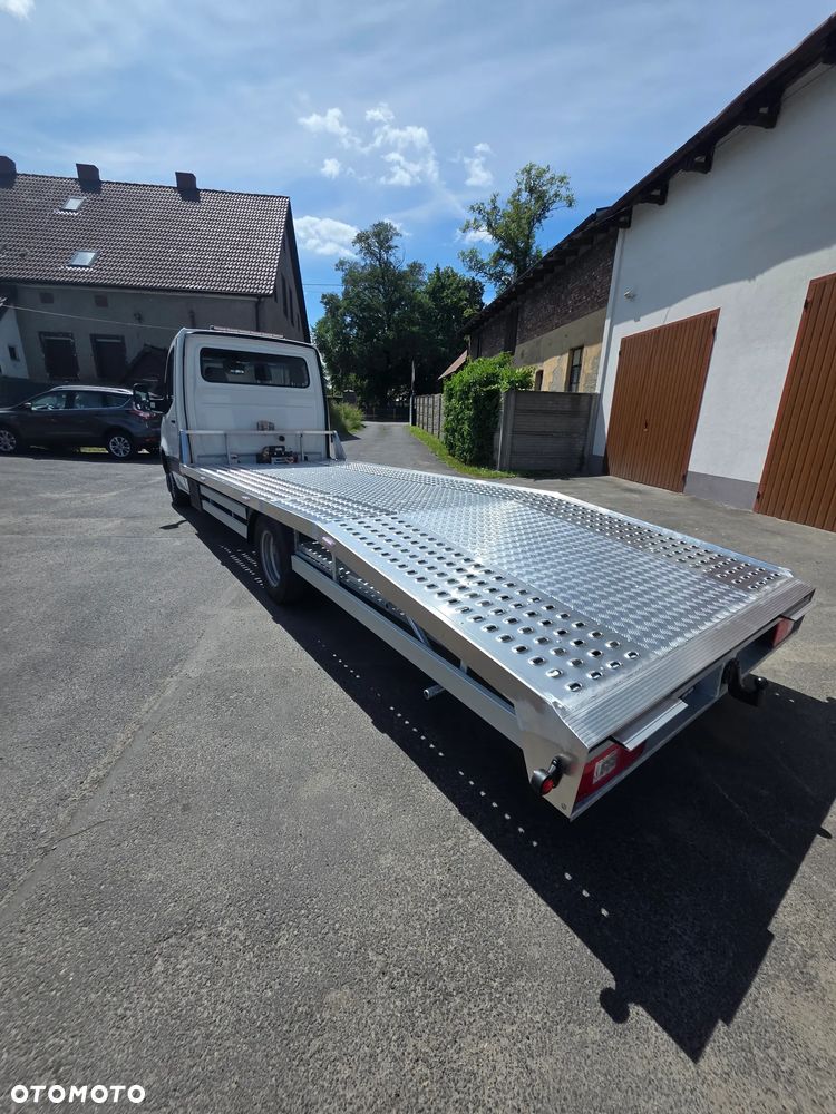 Mercedes-Benz Sprinter - 13