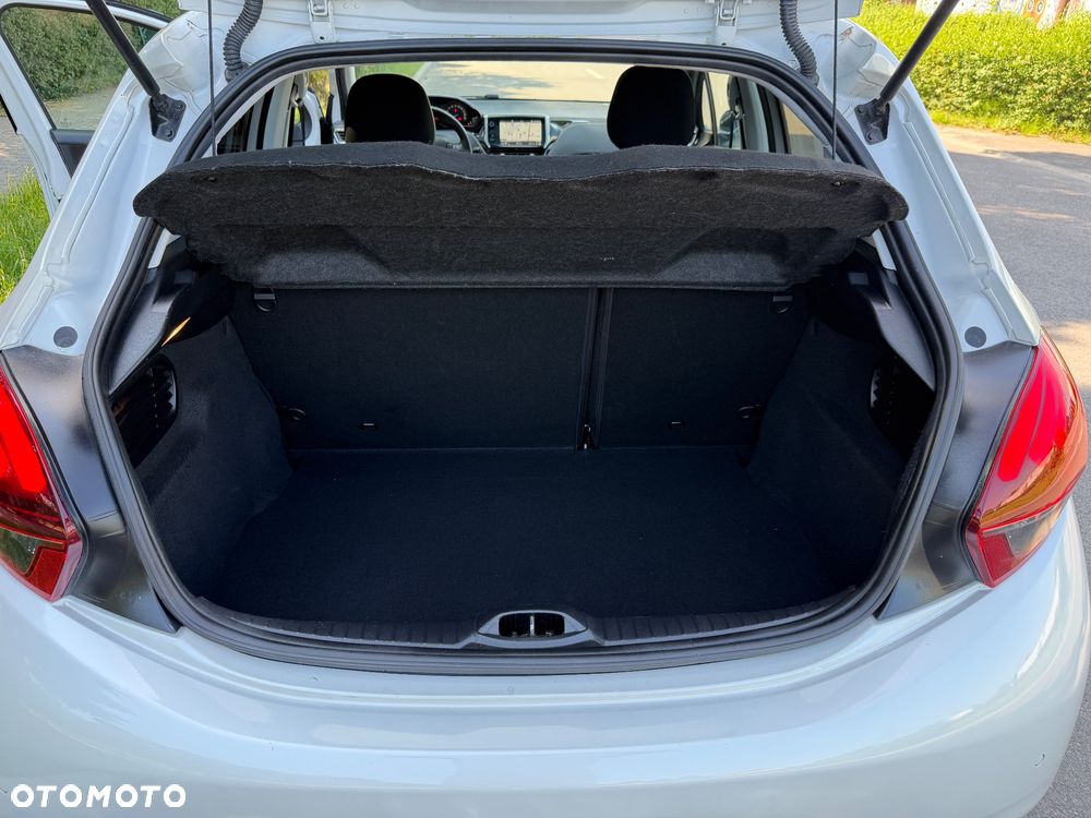 Peugeot 208 - 35