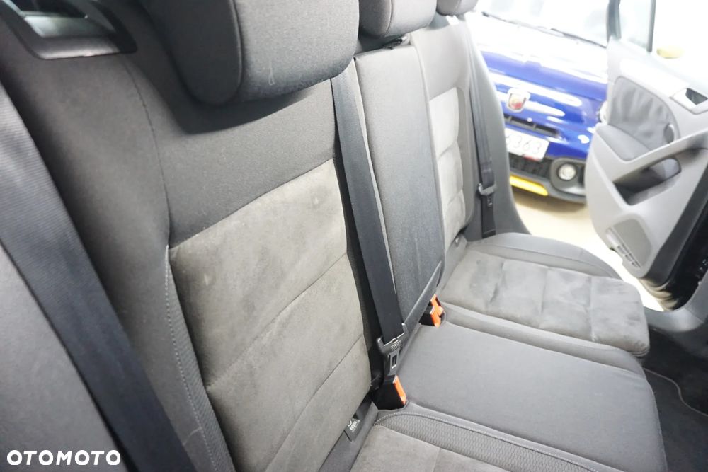Volkswagen Golf 2.0 TDI Highline - 24
