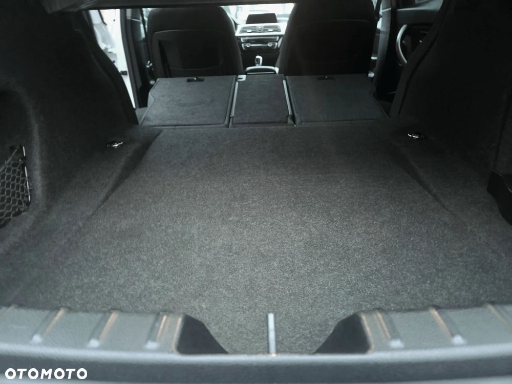 BMW Seria 3 318d Sport Line Shadow - 27