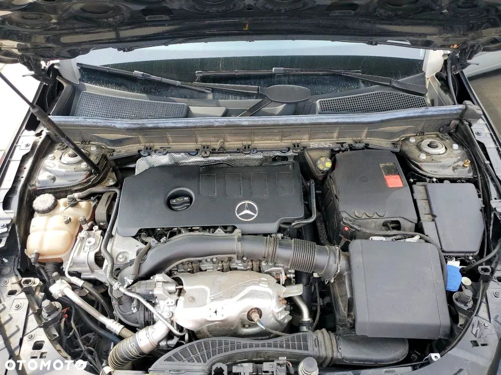 Mercedes-Benz GLB 250 4Matic 8G-DCT - 12