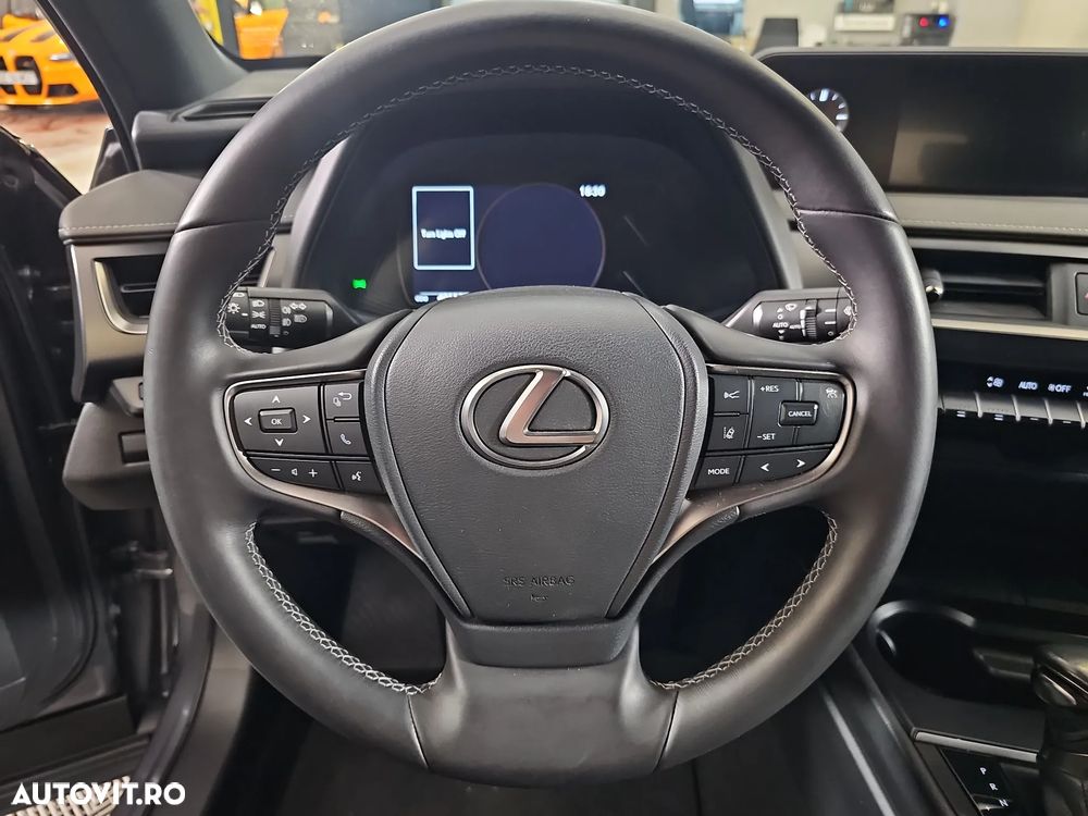 Lexus UX - 16