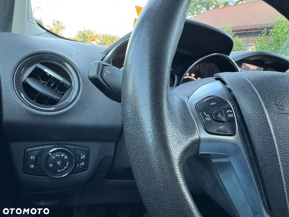 Ford Tourneo Courier 1.0 EcoBoost S&S Titanium - 27