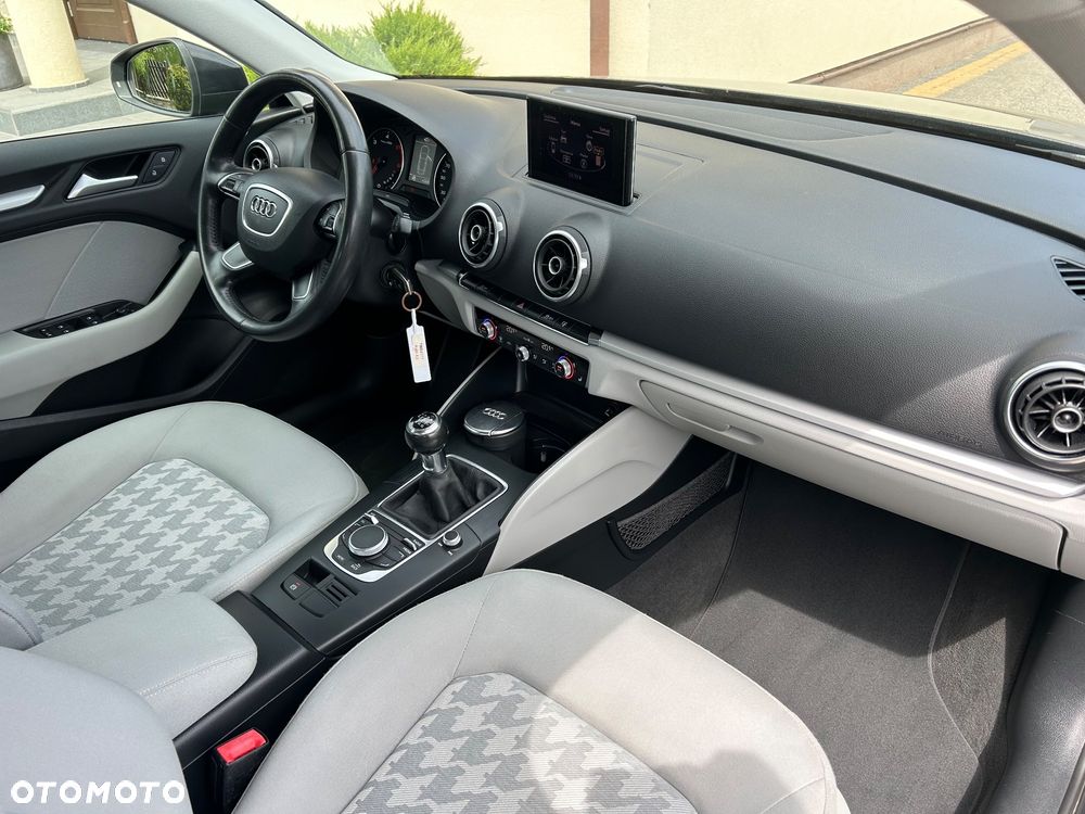 Audi A3 Sportback 1.6 TDI Attraction - 35