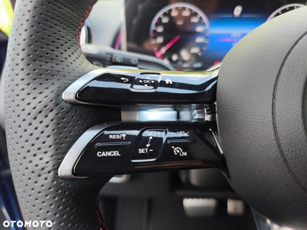 Mercedes-Benz GLB - 16