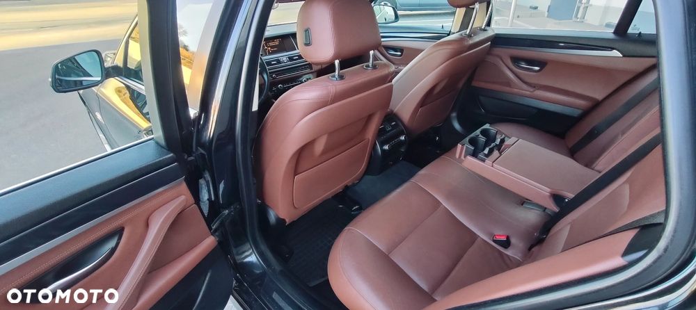 BMW Seria 5 525d Luxury Line - 34