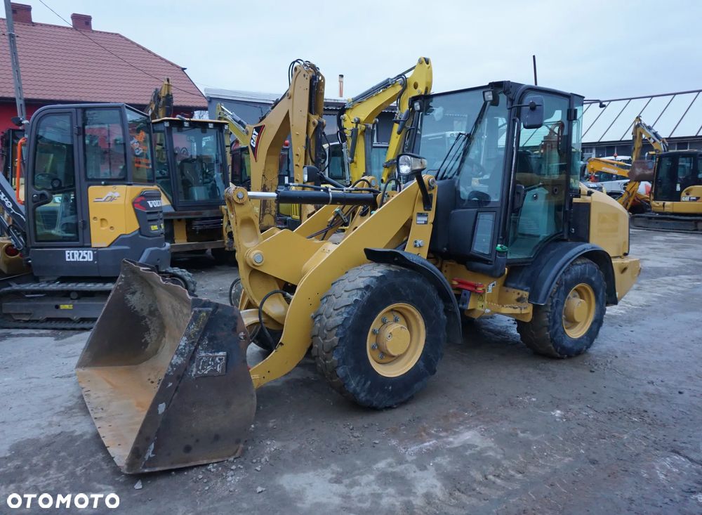 Caterpillar CAT 906 M - 1