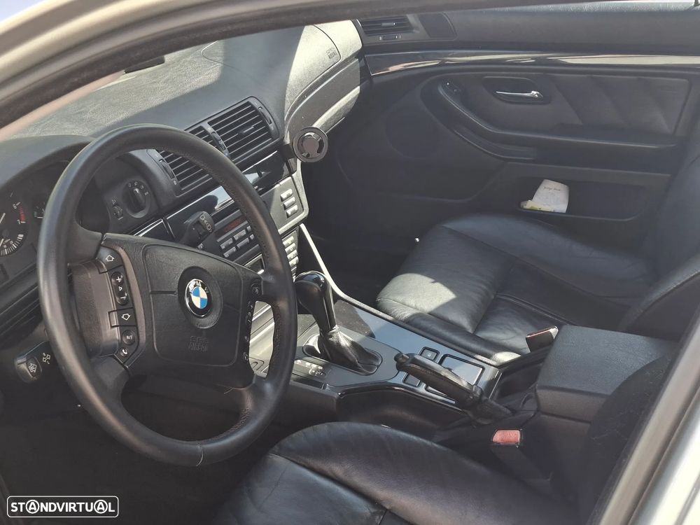 BMW 528 iA - 7