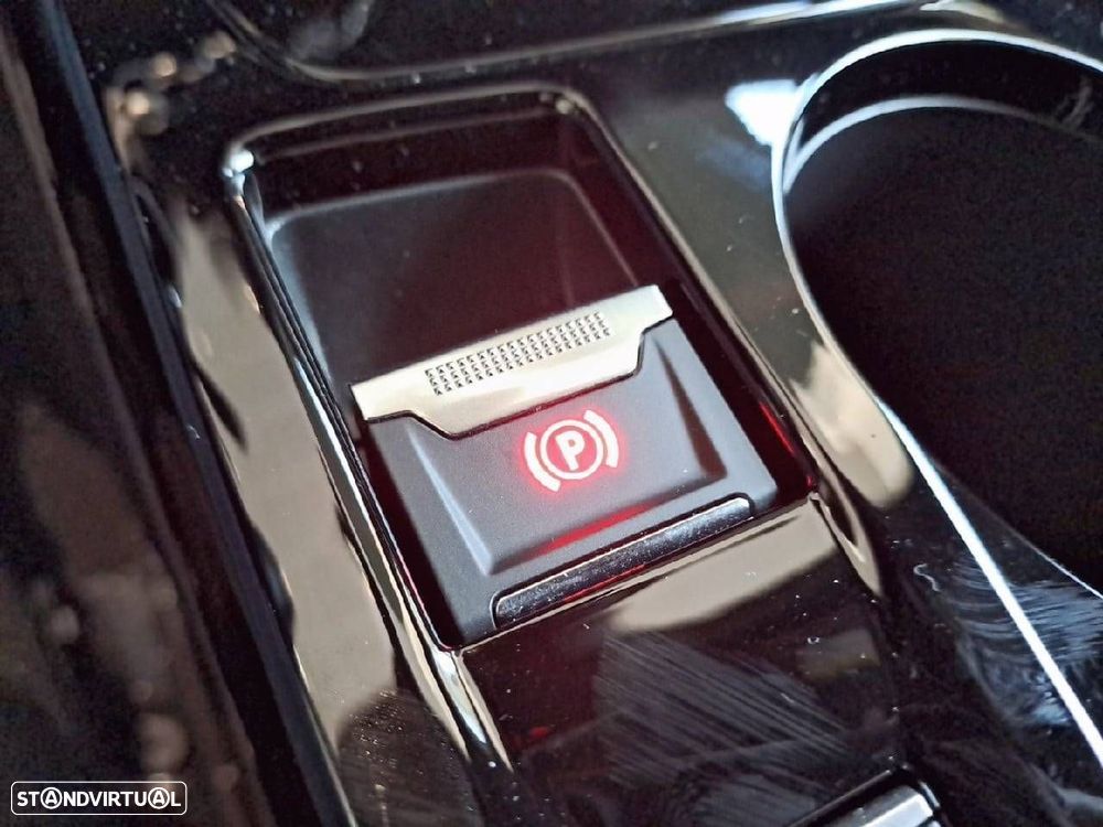 Peugeot 2008 1.2 Hybrid Allure e-DCS6 - 23