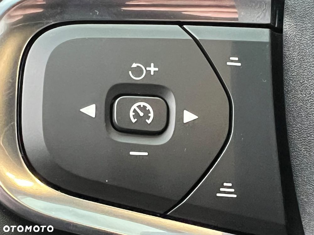 Volvo XC 40 B4 AWD Ultimate Dark - 23