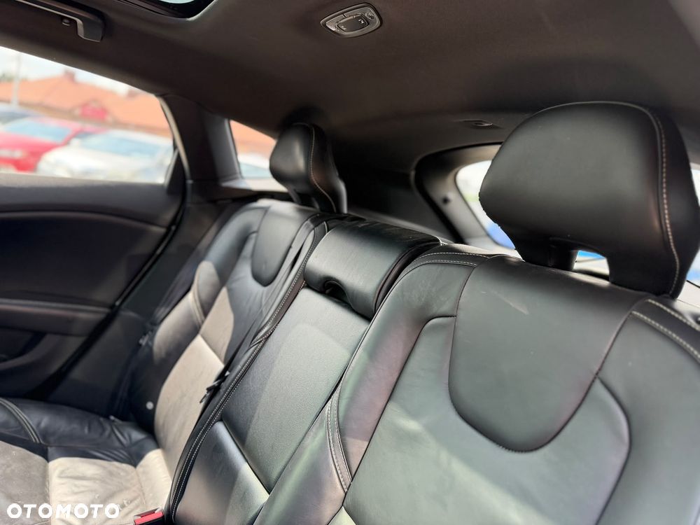 Volvo V40 D4 Drive-E R-Design Summum - 17