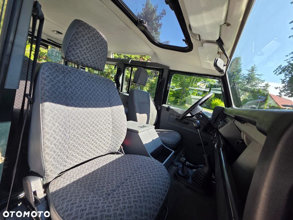 Land Rover Defender 110 SE - 15