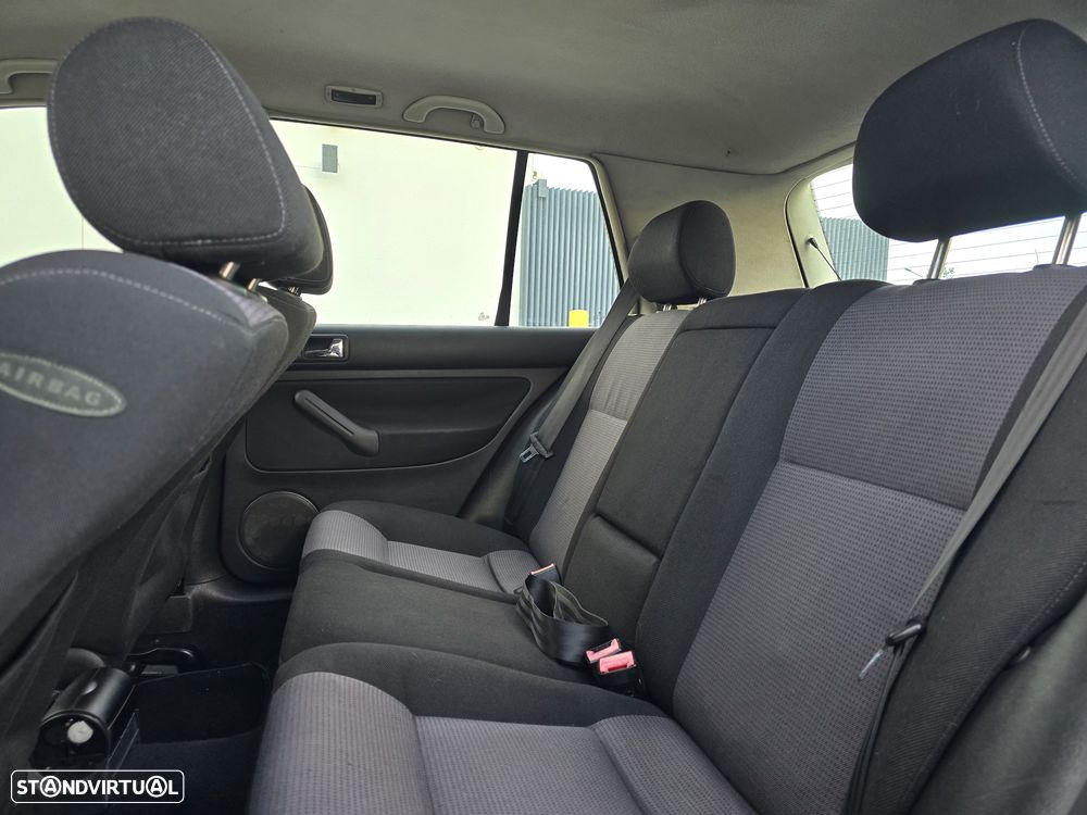 VW Golf 1.9 TDi Highline - 12